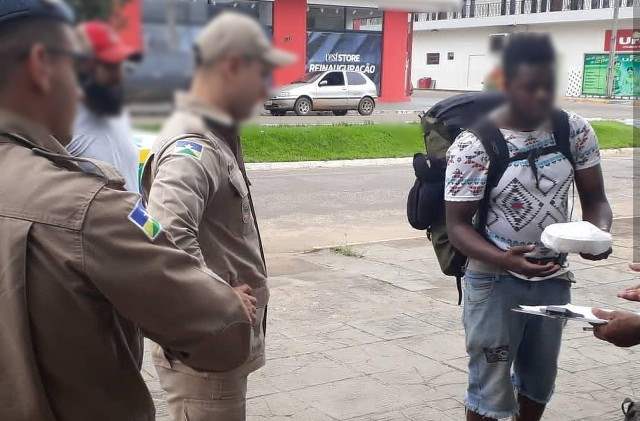 Laudo nega existência de vidro em marmita de colombiano