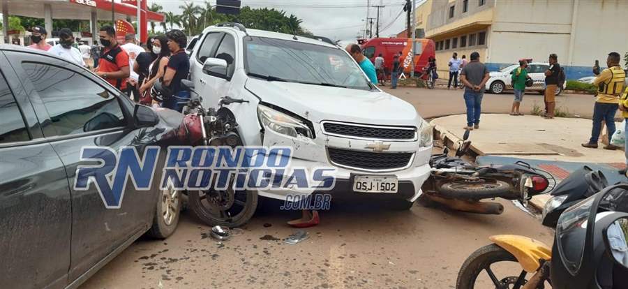 Grave acidente entre quatro motos e dois carros deixa vítima fatal e feridos 