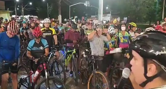 Após morte em acidente, ciclistas fazem protesto na BR-364

