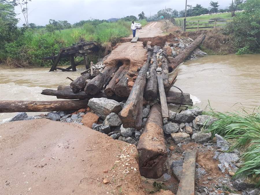  Ponte em Campo Novo de Rondônia é arrastada após forte chuva 