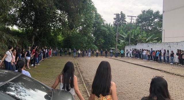 Faculdade emite Nota de Repúdio e alunos homenageiam médico