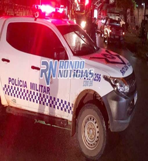 Quatro bandidos fazem família refém e roubam caminhonete
