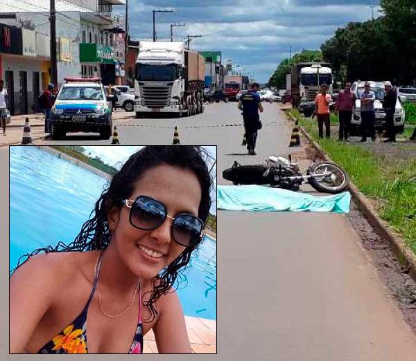 Mulher perde o controle de moto, cai e morre esmagada por carreta