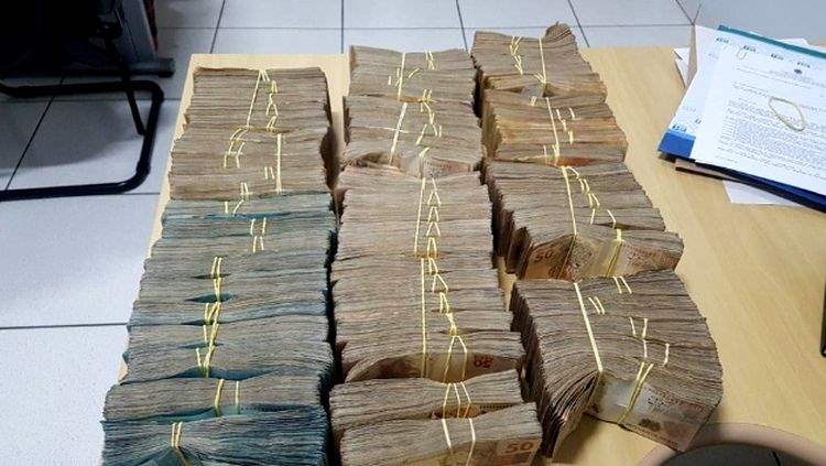 Bandidos ameaçam cortar dedos de boliviano e roubam quase R$ 100 mil 