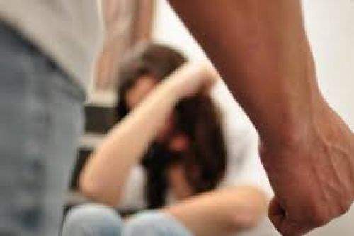 Homem invade residência e agride ex-mulher por 8 horas