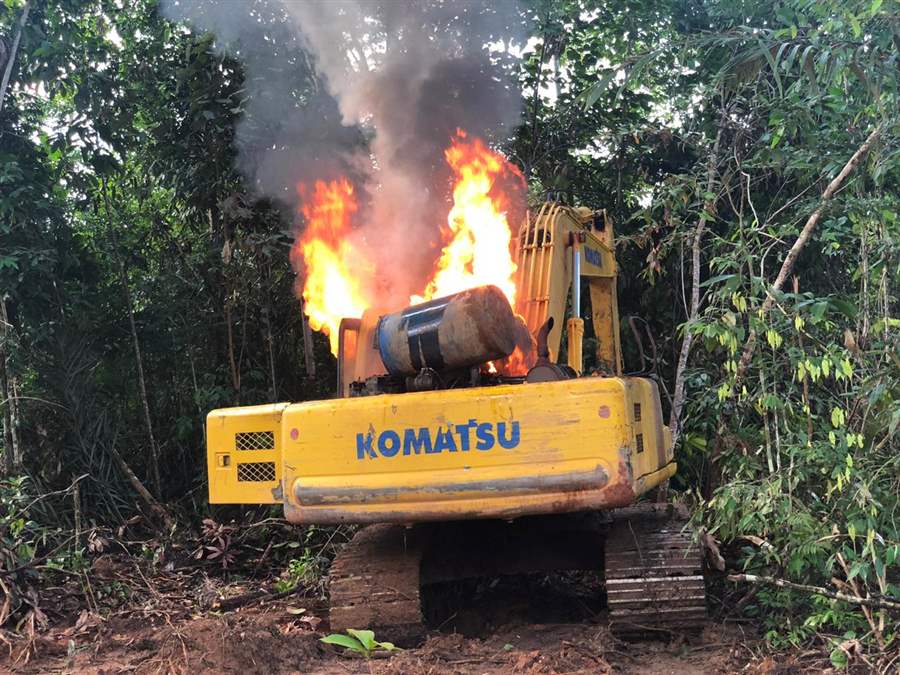 PF destrói máquinas e equipamentos em terras indígenas e garimpo ilegal  