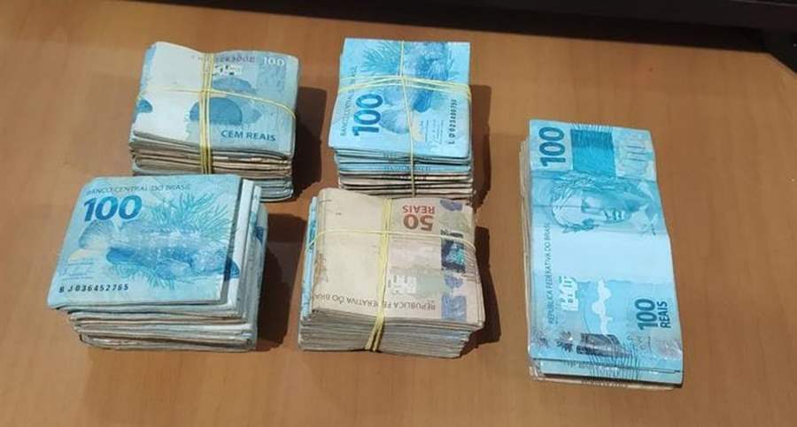 Polícia apreende quase R$ 60 mil em dinheiro vivo dentro de carro na BR-364

