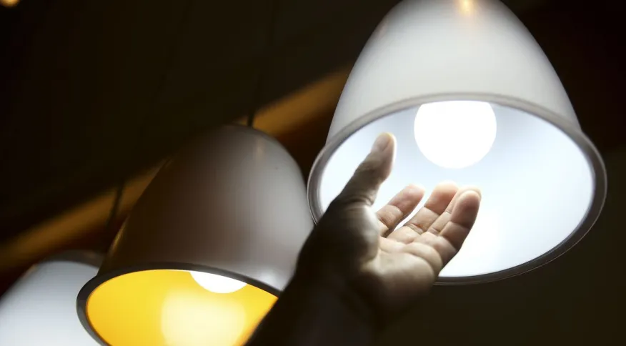 Governo diz que cobrará multa diária a concessionárias que não reduzirem conta de luz
