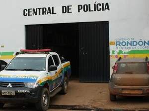 Homem agride o pai e ameaça de morte equipe da PM 