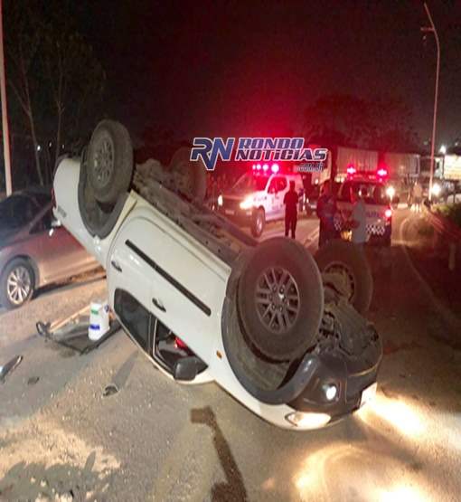 Criminosos roubam caminhonete e na fuga capotam na Ponte 