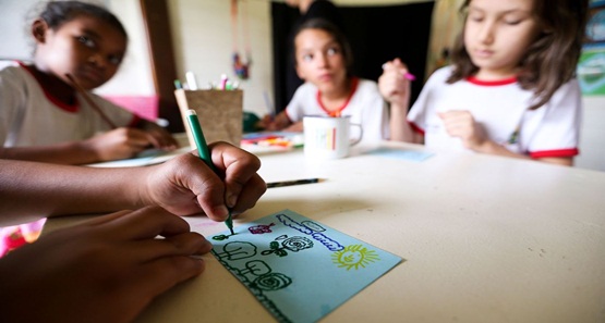 Câmara aprova medida provisória  que regulamenta ensino domiciliar  no Brasil 