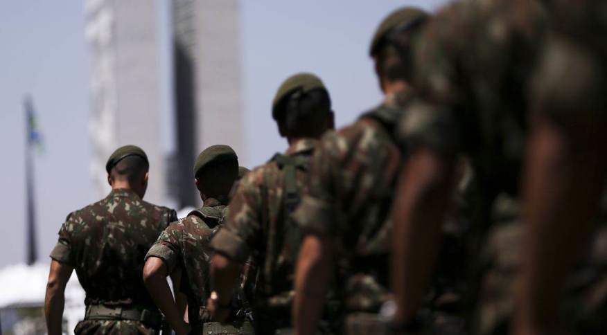 Com incômodo de Bolsonaro, Exército discute esclarecer diretriz sobre vacinação 