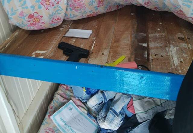 Denarc apreende arma da Polícia Civil em barco atracado no Cai N’Água
