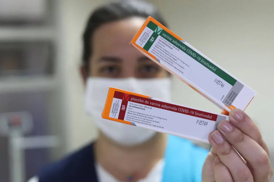 Aplicação da 3ª dose da Coronavac é estudada, diz Butantan