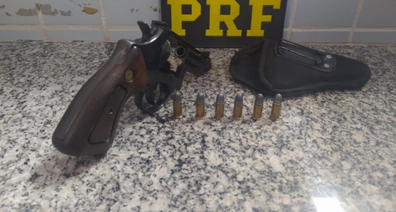 Motorista é preso armado durante blitz da PRF na Jorge Teixeira