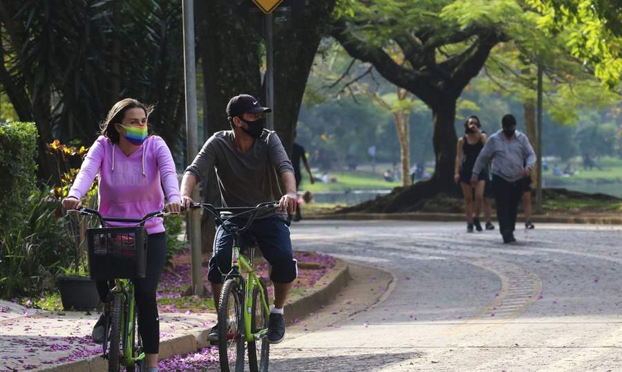 Máscaras não afetam respiração ou trazem risco à prática de exercícios
