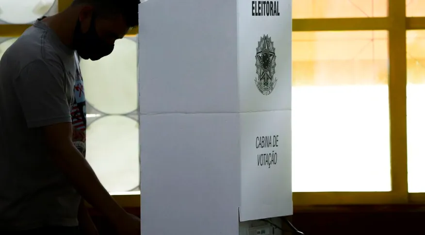 Como os conceitos de voto envergonhado e espiral do silêncio se aplicam às eleições 