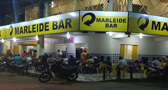 Trio faz reféns durante roubo no bar da Marleide na zona leste da capital