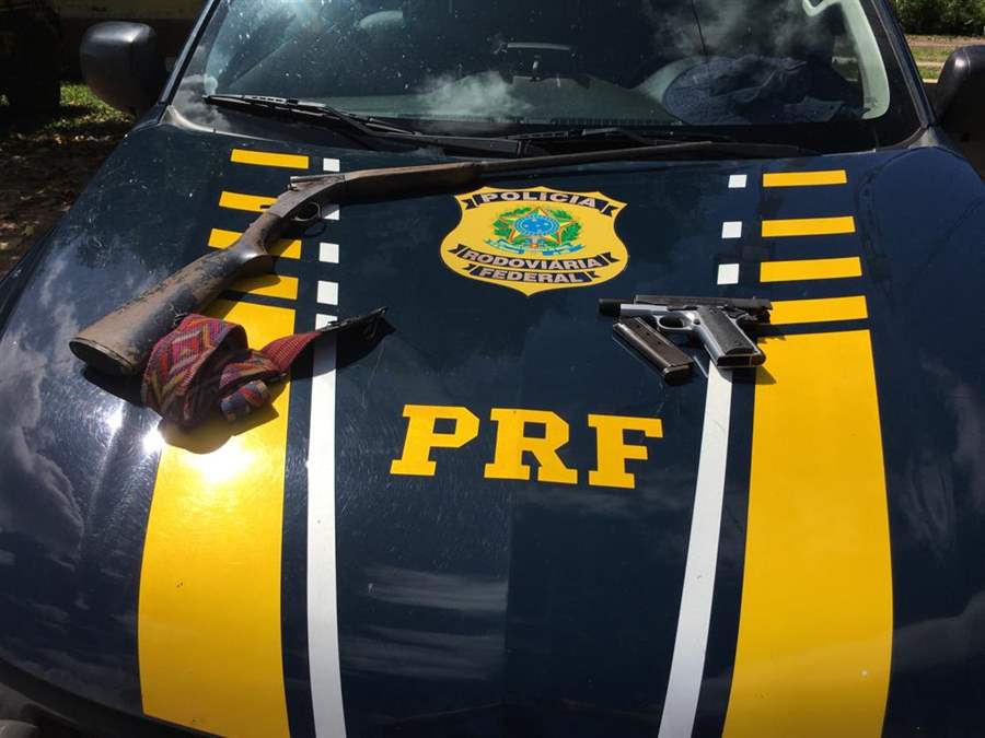 Em Porto Velho/RO,  Polícia Rodoviária Federal apreende duas armas de fogo na BR 364 

