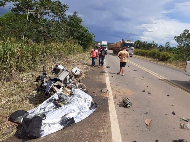 Médido de Candeias do Jamari morre após colidir contra carreta na BR-364