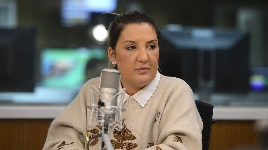 "Se algum homem atrapalhar, denuncie", diz Daniella Marques
da Caixa