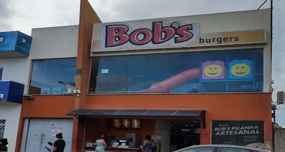 Jovem é preso tentando  quebrar parede da loja "Bobs" no centro da capital