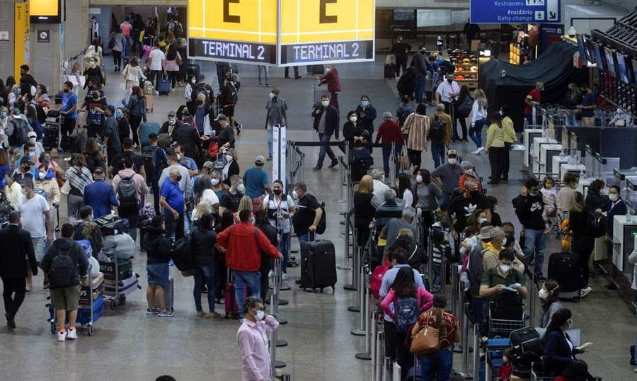 
Uso de máscaras continua obrigatório em aeroportos e aeronaves
