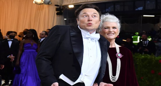 Homem mais rico do mundo, Elon Musk já perdeu US$ 100 bilhões em 2022
