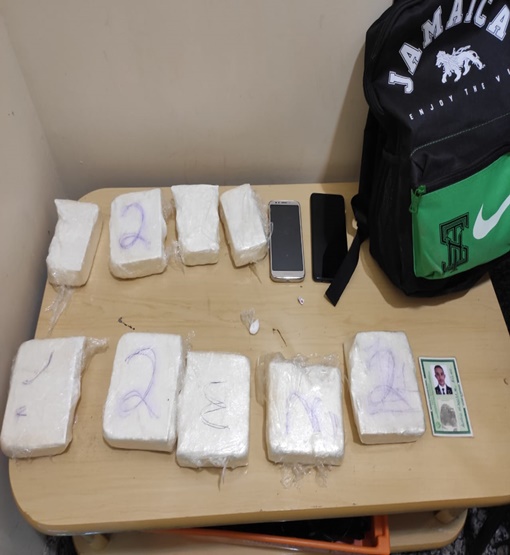 Polícia Federal prende homem embarcando com 04 kg de cocaína no aeroporto de Porto Velho