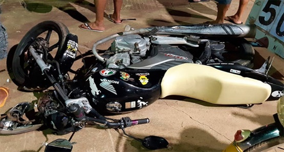Casal fica em estado grave após invadir preferencial e colidir com Honda Civic