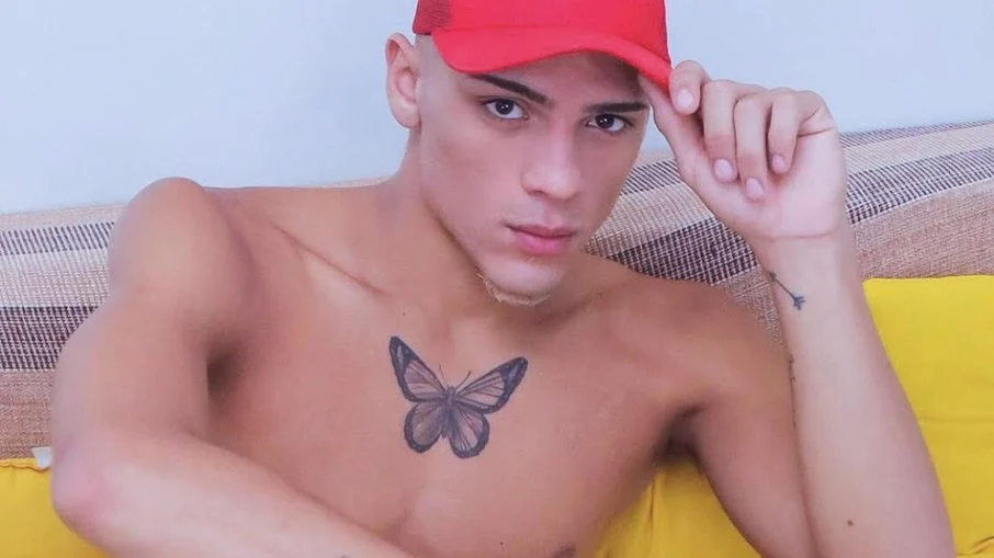 Ator pornô que virou meme é preso por dopar, agredir e roubar clientes no RJ
