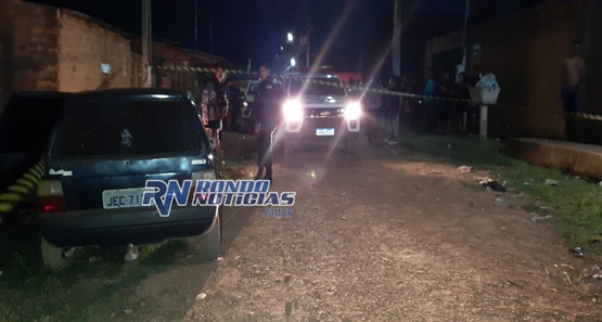Três de criminosos assaltam mulher, trocam tiros com a PM e um deles morre