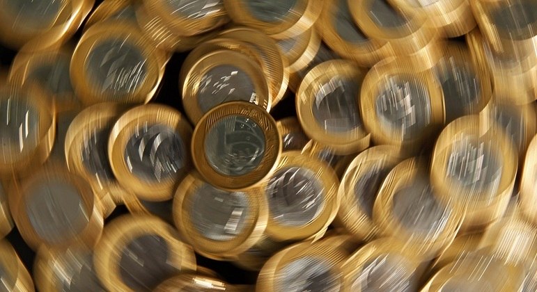 Empregador tem até hoje para pagar primeira parcela do 13º salário
