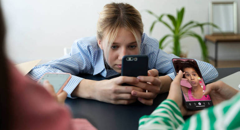 
Uso excessivo de celular diminui capacidade criativa, conclui estudo chinês