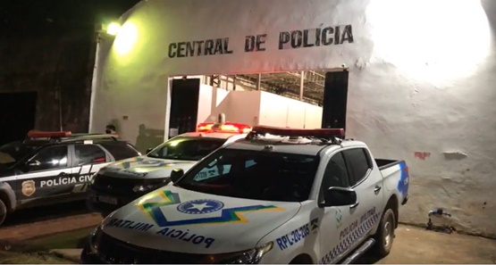 Preso homem com duas armas e rádios transmissores na frequência da PM