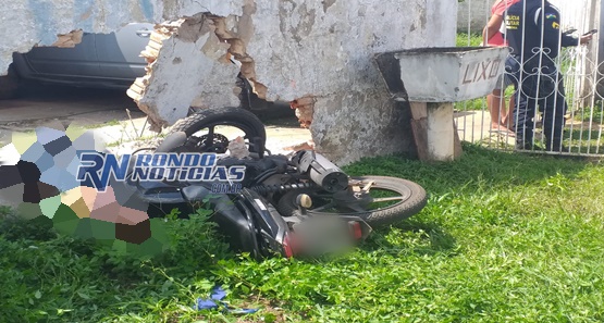 Motociclista em alta velocidade colide com muro de residência e morre na hora
