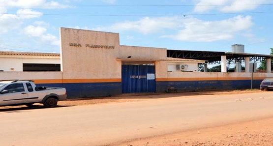 Ladrão rende vigilante quando abria portão da Escola e leva arma e celular