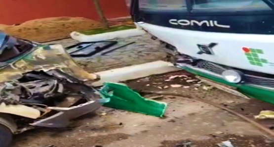 Motorista na contramão bate de frente com ônibus do IFRO e fica desacordado
