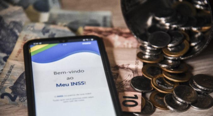 Teto do INSS para aposentados e pensionistas vai subir para R$ 7.613,50
