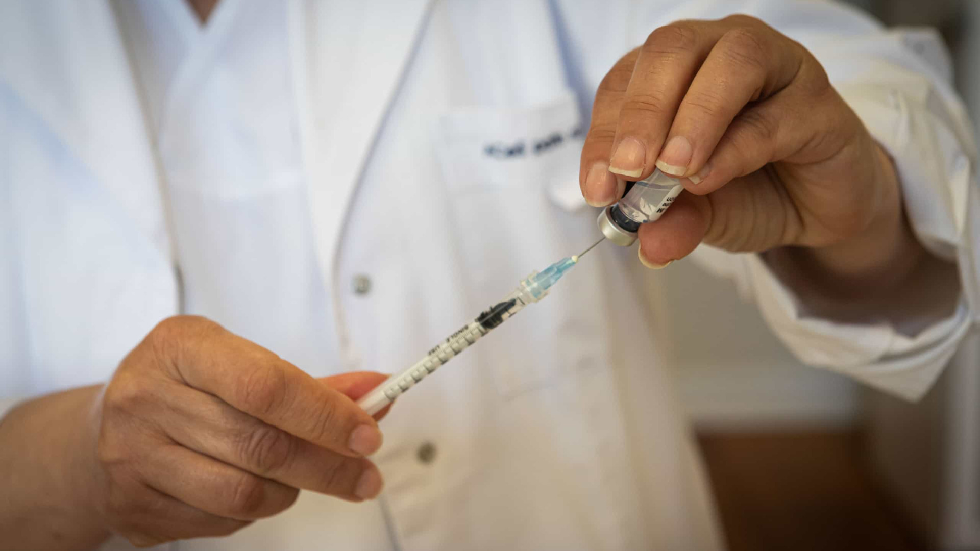 Brasil tem 49,8% da população vacinada com reforço ou dose adicional
