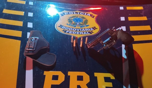 Em Rondônia, PRF apreende quatro armas de fogo e munições na BR 364
