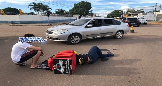 Motoboy fica ferido após se envolver em acidente com carro 