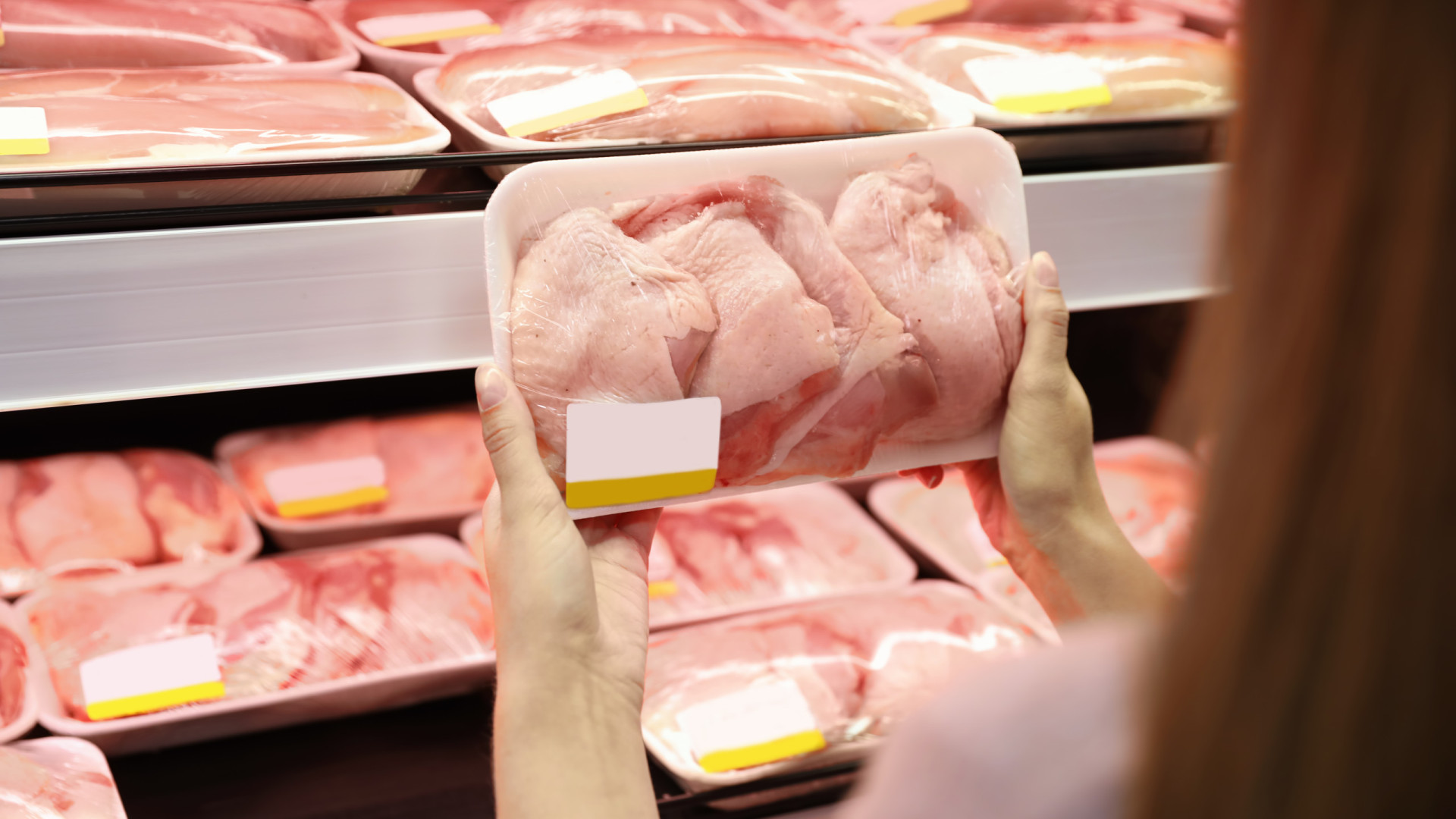 Brasileiro troca chester por frango de padaria para economizar no Natal
