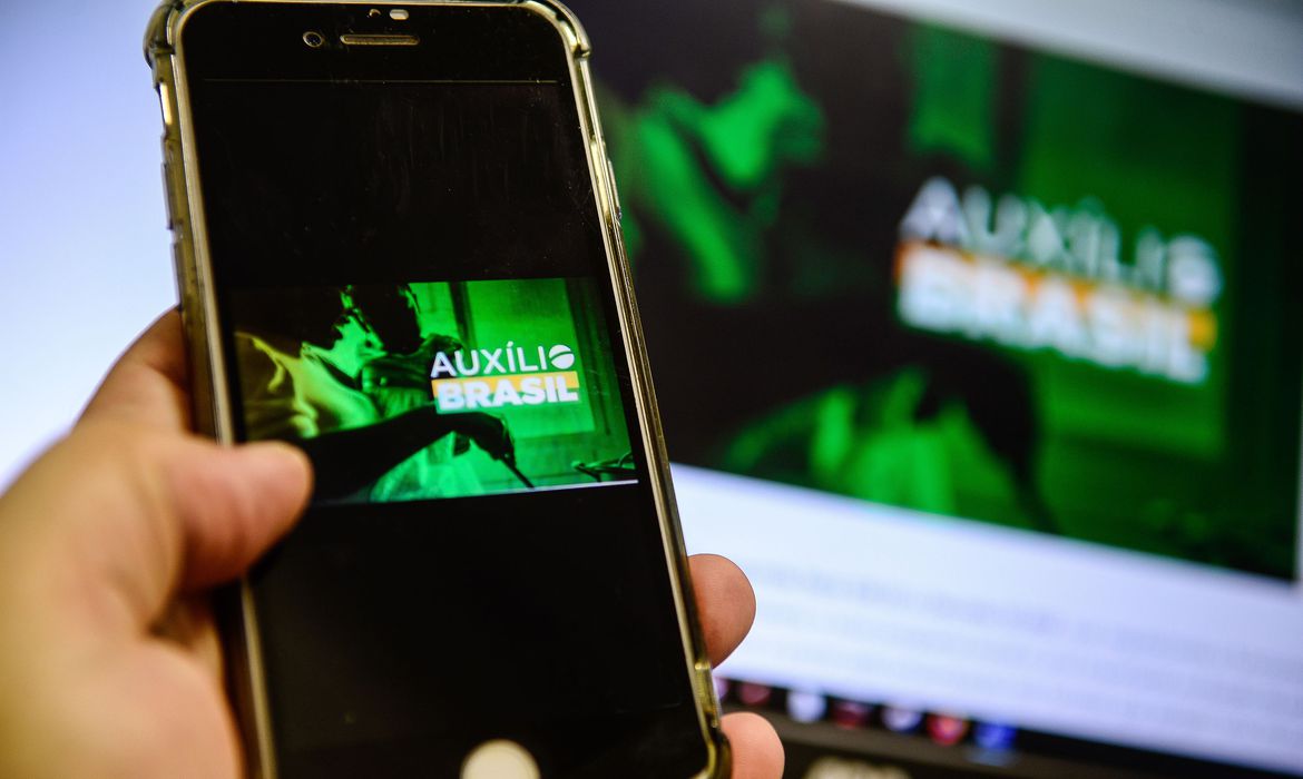 Caixa paga nesta quinta-feira Auxílio Brasil a beneficiários com NIS de final 9
