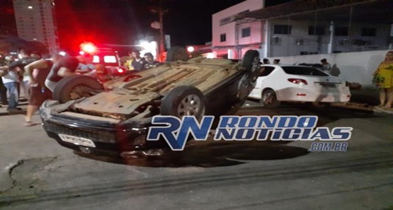  Motorista de aplicativo capota e fica ferido após colidir com carro que avançou preferencial 