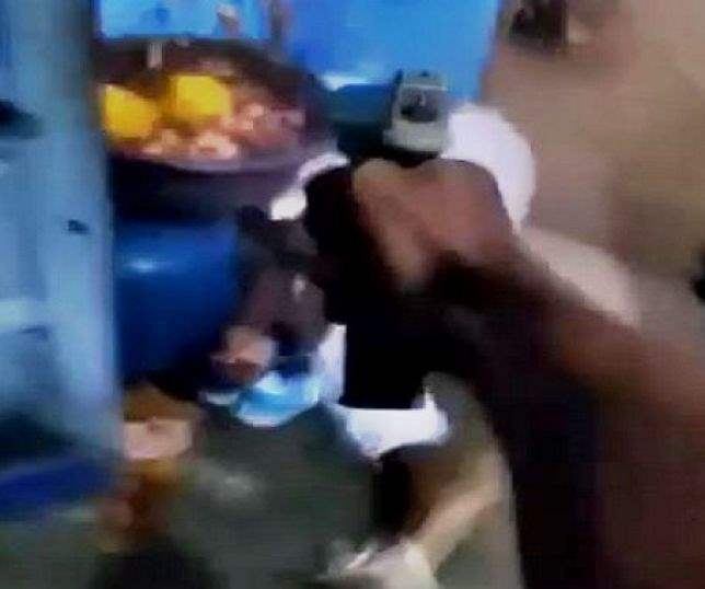 'Sai da frente que eu vou matar', grita pistoleiro para mãe de jovem assassinado; veja o vídeo