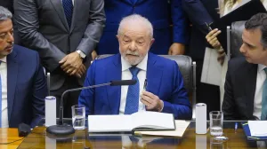 Lula revoga decretos de Bolsonaro sobre armas e prorroga isenção de combustíveis
