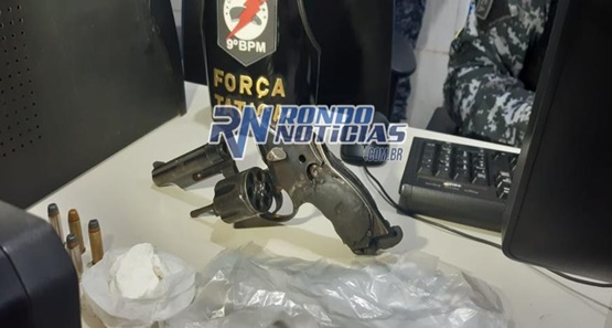 Bando é preso com drogas, armas e motocicleta roubada na zona sul 