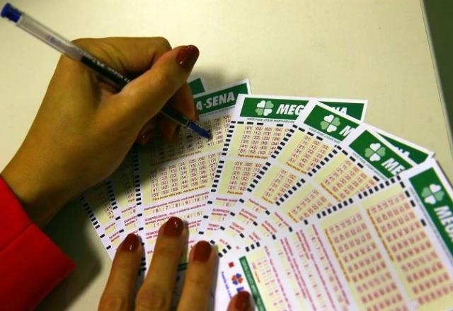 Mega-Sena sorteia prêmio de R$ 12,5 milhões; as apostas podem ser feitas até as 19h