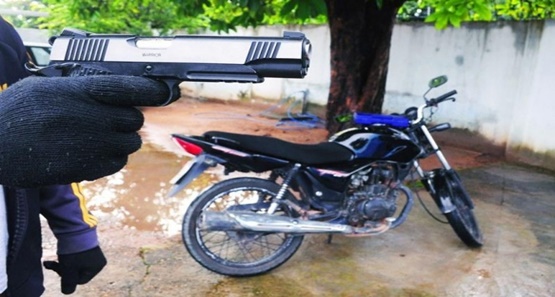 Bandidos armados roubam motocicleta BMW de empresário na Zona Leste